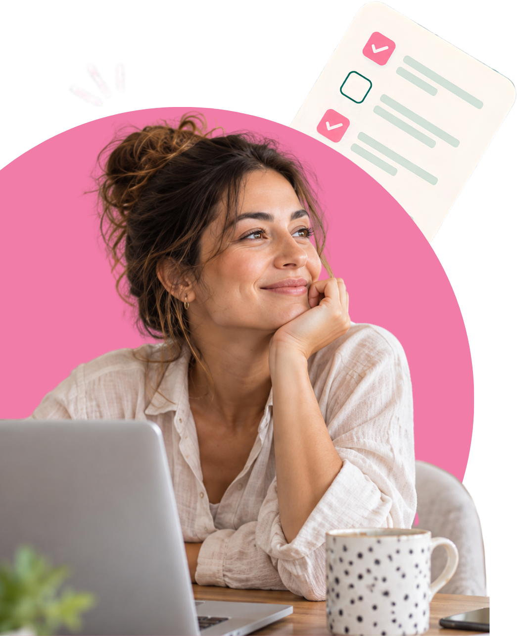 Mamá sonriente con checklist de tareas